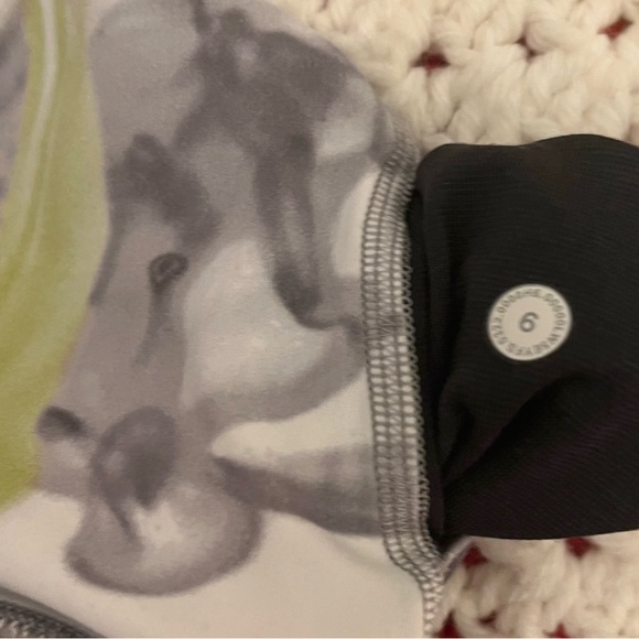 Lululemon size 6 is in-very good condition no issues with. - Picture 7 of 8